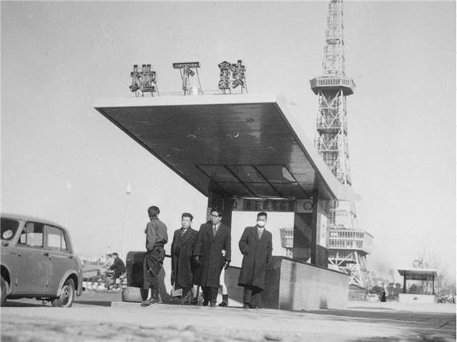 昭和32年11月15日 「名古屋~栄町」開通 東山線栄町駅の出入口