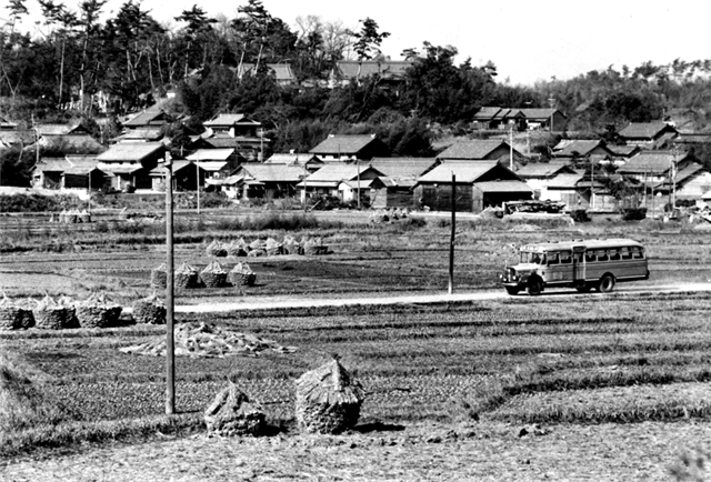 昭和38年頃 現在の名東区一社付近を走るボンネットバス