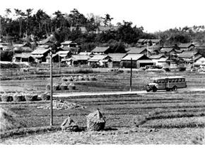 昭和38年頃 現在の名東区一社付近を走るボンネットバス