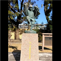 中村公園(初代中村勘三郎生誕記念像)で撮影されたハッチー賞受賞作品